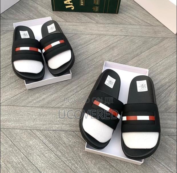 High Quality Unisex Slippers/Slides · Photo 7
