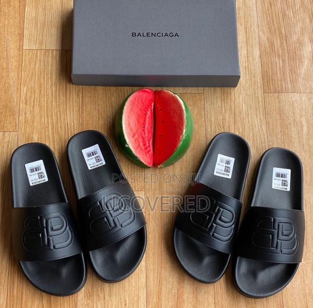 High Quality Unisex Slippers/Slides · Photo 6