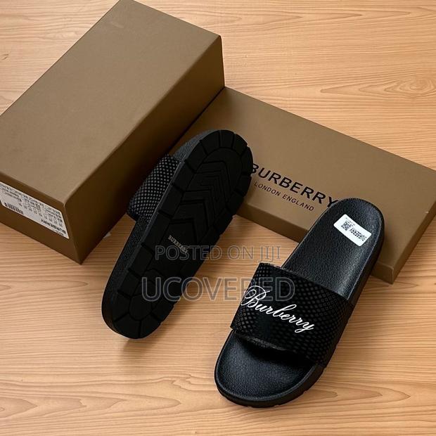 Burberry Unisex Slippers/Slides · Photo 1