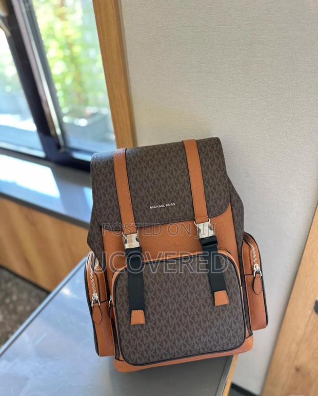 Michael Kors Leather Backpack · Photo 4
