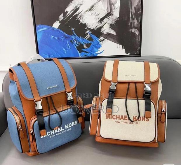 Michael Kors Leather Backpack · Photo 2