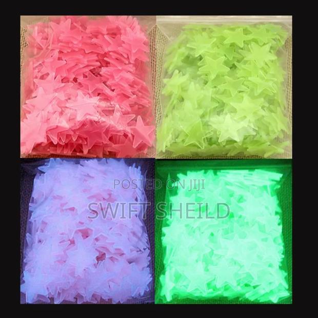 100 Peices Star Glow In Dark Stickers · Photo 2