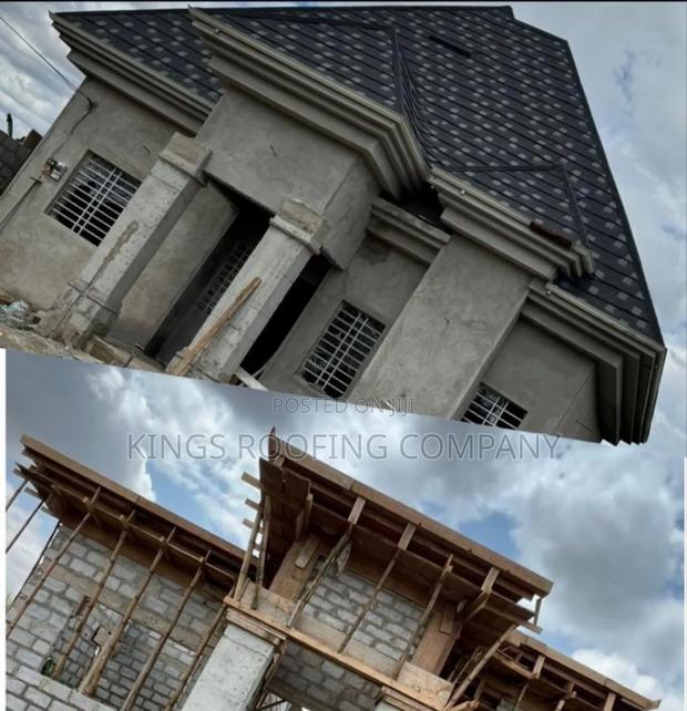 Concrete Parapet/Alu-Zinc Roofing · Photo 1