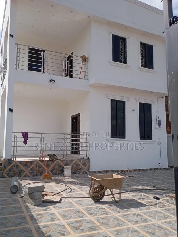 3bdrm Duplex in Ofankor for sale · Photo 1