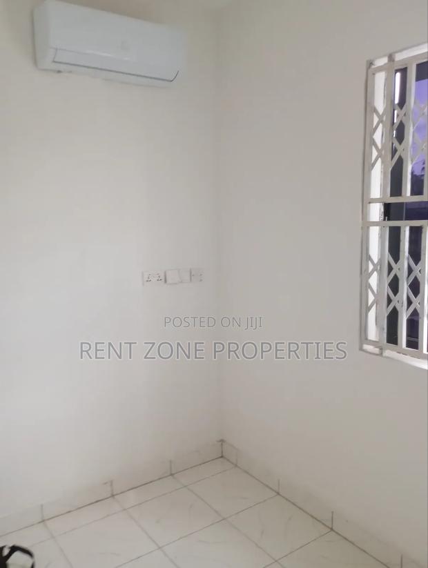3bdrm Duplex in Ofankor for sale · Photo 5