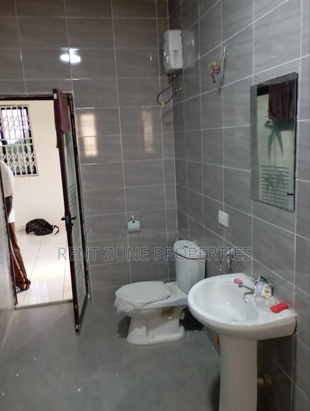 3bdrm Duplex in Ofankor for sale · Photo 6