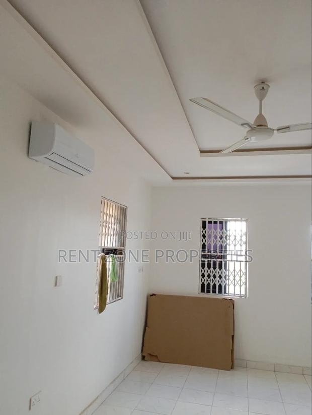 3bdrm Duplex in Ofankor for sale · Photo 8