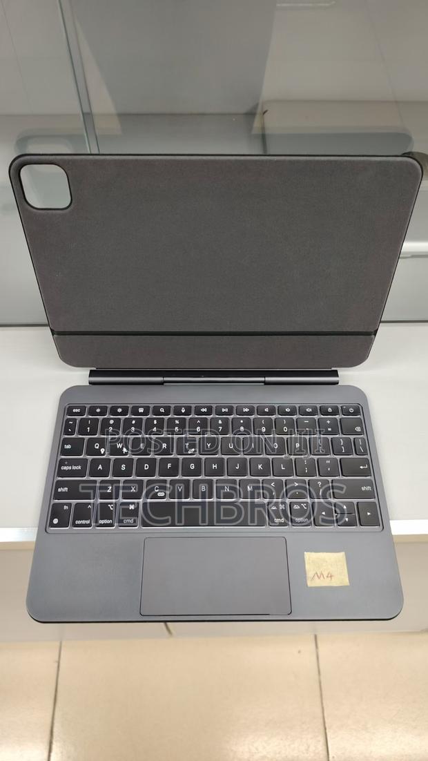 iPad Pro 13 M4/ 11 M4 Ultra Thin Magic Keyboard · Photo 4