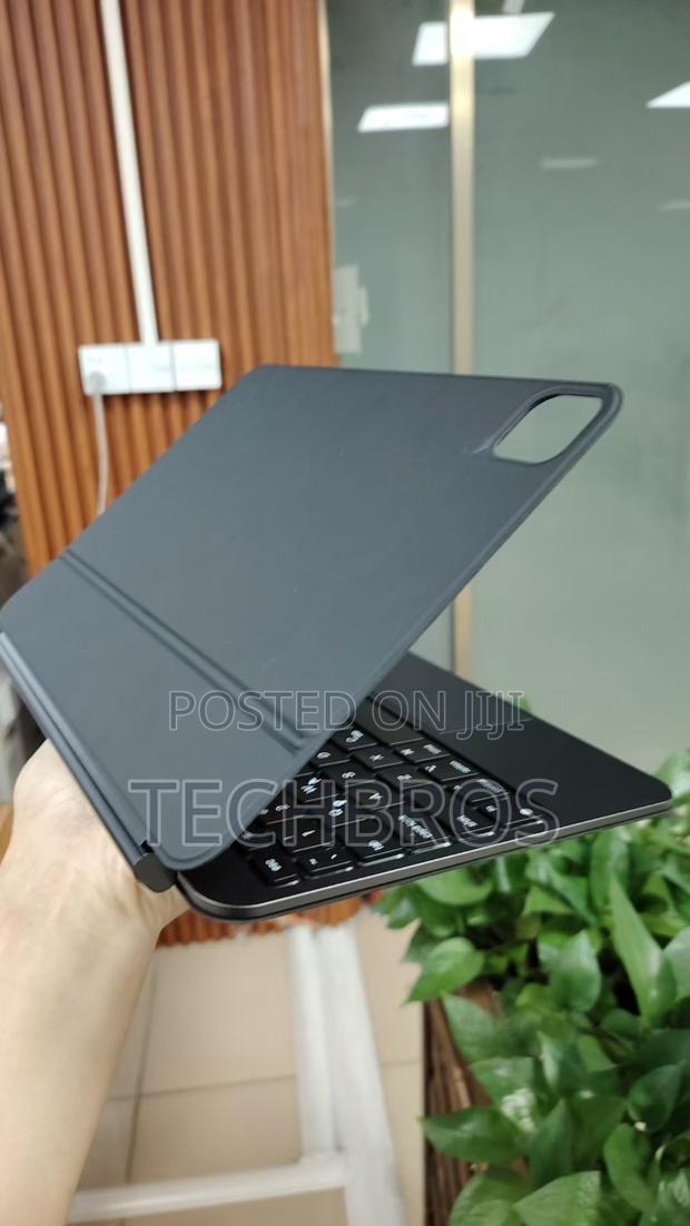 iPad Pro 13 M4/ 11 M4 Ultra Thin Magic Keyboard · Photo 2