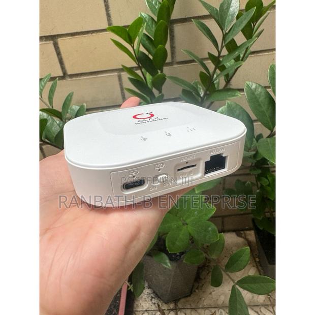 Olax MT30 LTE Advanced CPE Router · Photo 1
