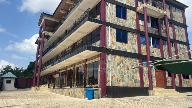 Twin Multipurpose 8 Storey Plaza · Photo 3