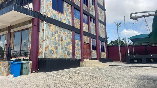Twin Multipurpose 8 Storey Plaza · Photo 4