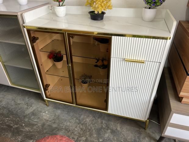 Room Console With Interior Light · Photo 1