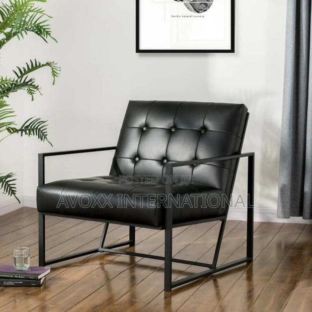 Glitzhome Leatherette Button-Tufted Accent Arm Chair · Photo 3
