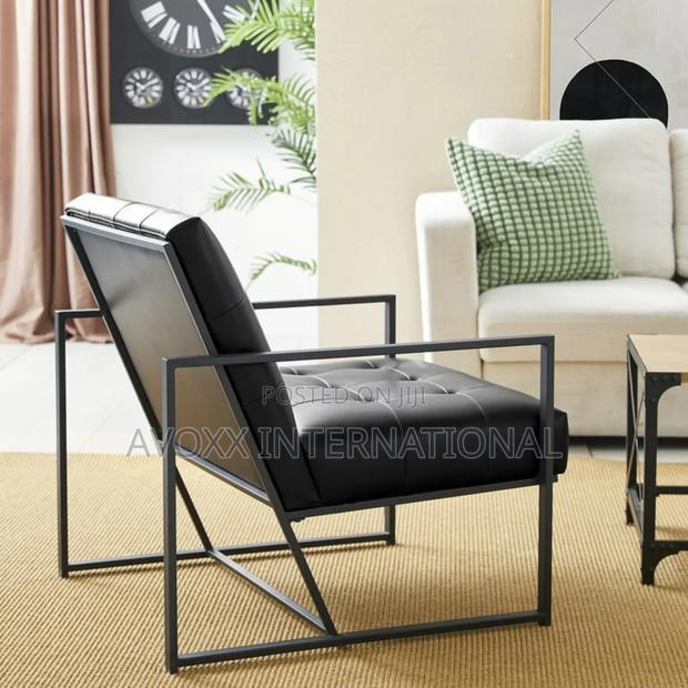 Glitzhome Leatherette Button-Tufted Accent Arm Chair · Photo 5