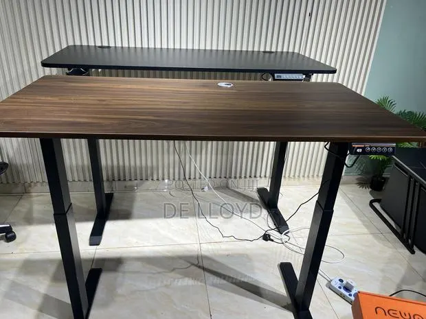 140 Cm Electric or Automatic Adjustable Table · Photo 1