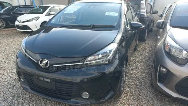 Toyota Vitz 1.3 FWD 3dr 2015 Black · Photo 1