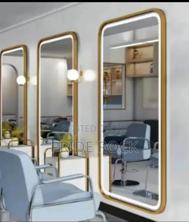 Salon Led Mirror, Available in Black and Gold · Photo 1