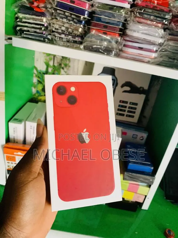 New Apple iPhone 13 128 GB Red · Photo 1
