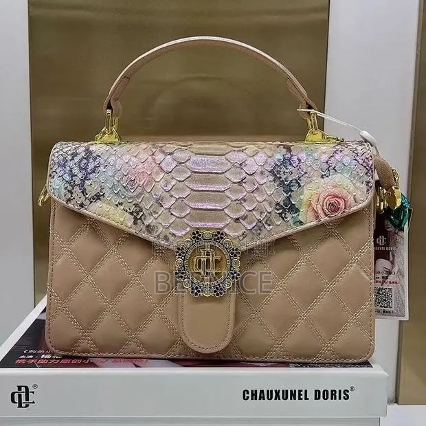 Luxury Designer Shoulder Bag · Photo 1