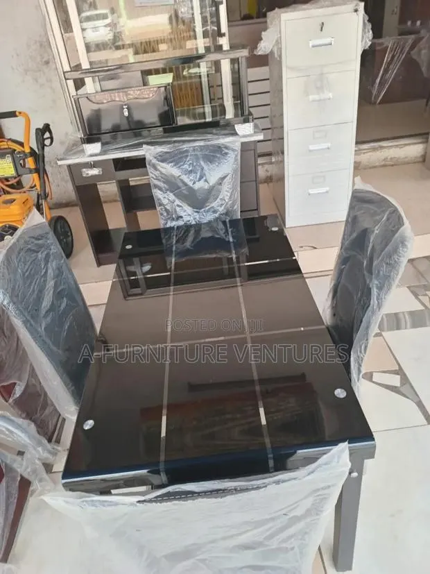 Four Seater Dining Table · Photo 1