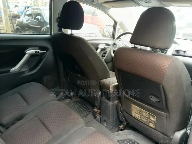 Toyota Corolla 2015 Gray · Photo 1