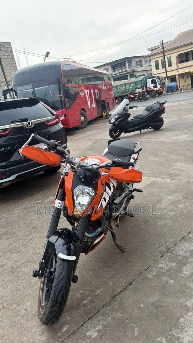 KTM Duke 125 2016 Orange · Photo 1
