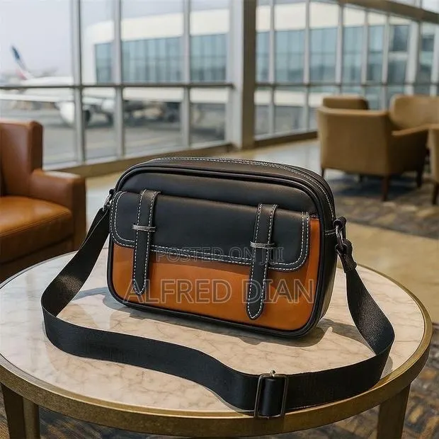 Leather Side Bag · Photo 1