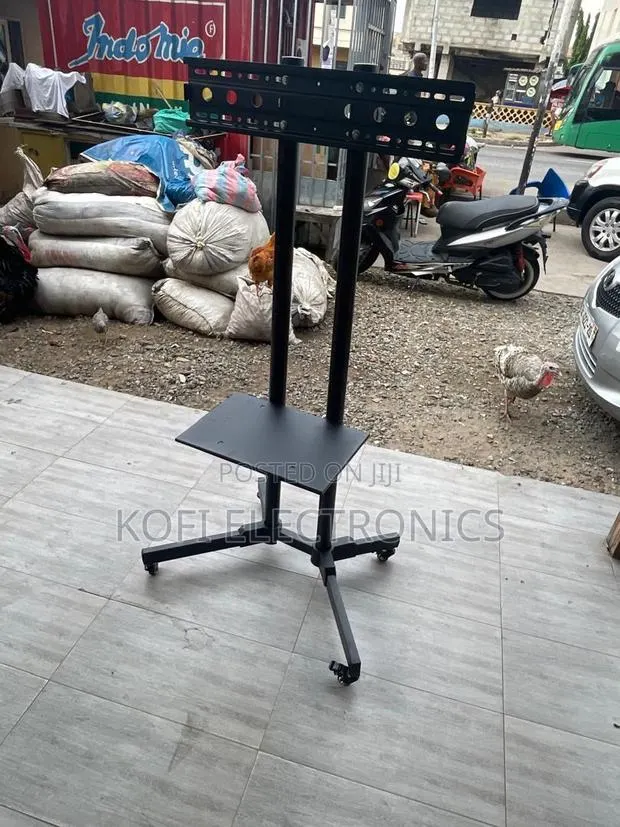 Modern Tv Stand for 32–65 Inch TVS · Photo 1
