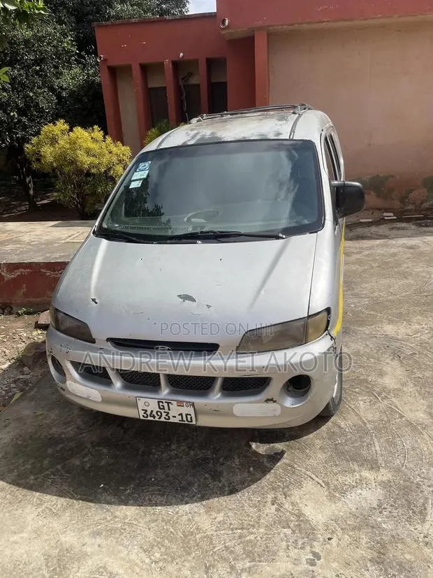Hyundai H1 1998 Silver · Photo 1