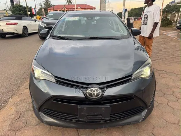Toyota Corolla LE ECO 4dr Sedan (1.8L 4cyl CVT) 2017 Gray · Photo 1