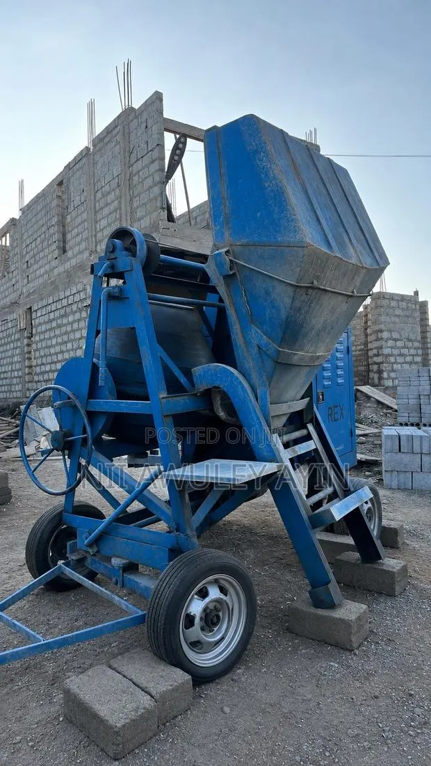 Self Loader Diesel Concrete Mixer · Photo 1