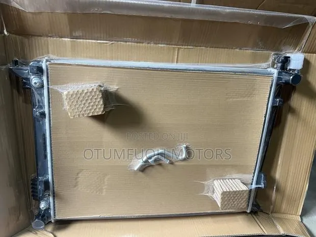 Hyundai Tucson 2012 2013-2015 Radiator (Water Tank) · Photo 1
