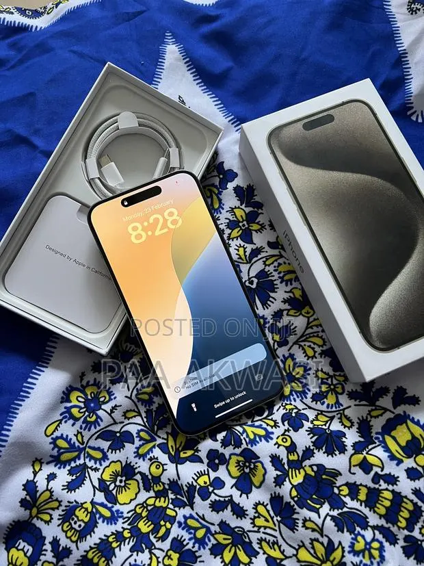 Apple iPhone 15 Pro Max 256 GB Silver · Photo 1
