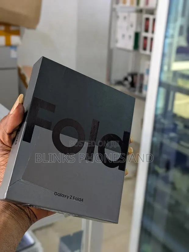 New Samsung Galaxy Z Fold4 256 GB Black · Photo 1