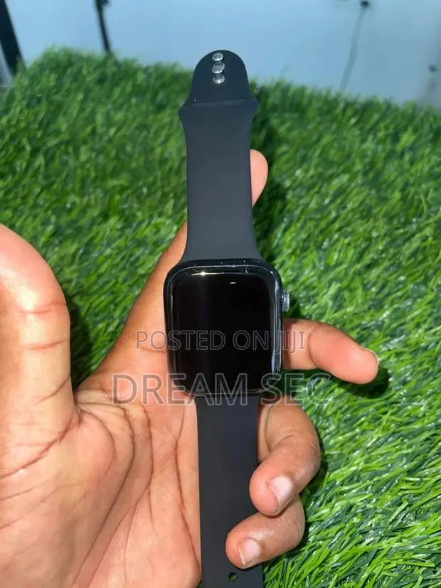 Apple Watch Series 7 · Photo 1
