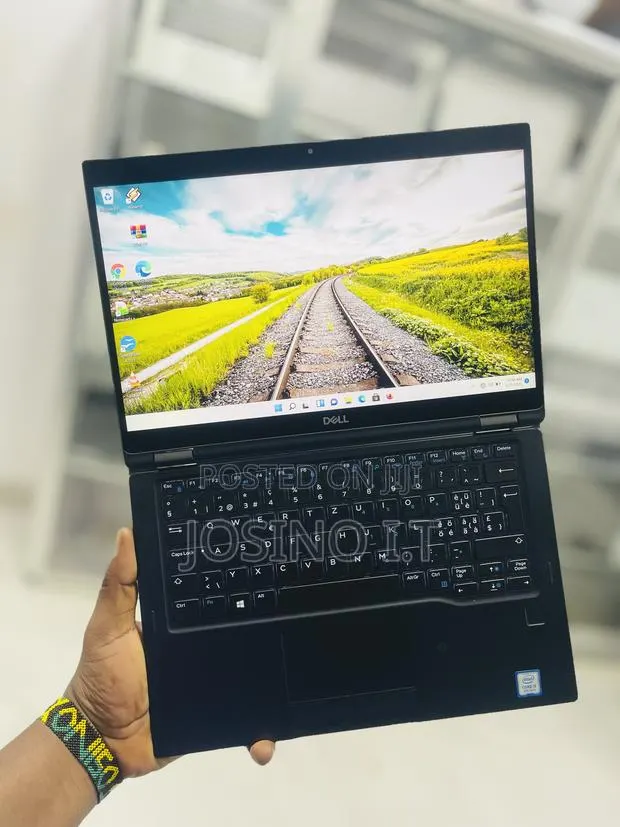 Laptop Dell Latitude 7390 8GB Intel Core i5 SSD 256GB · Photo 1