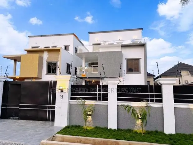 5bdrm Mansion in Mile 7, Achimota for sale · Photo 1