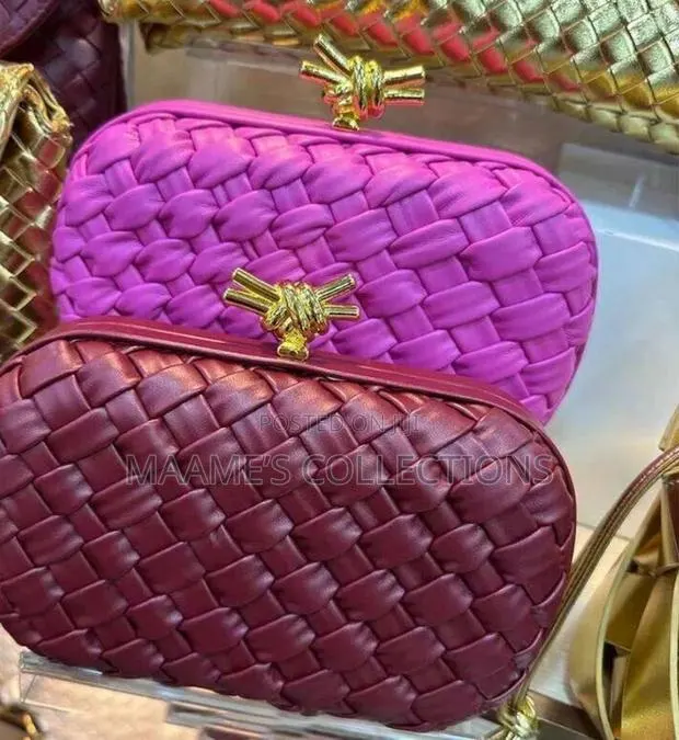 Bottega Veneta Knot Minaudière Ladies Clutch Bag ( Comes With a Box) · Photo 1