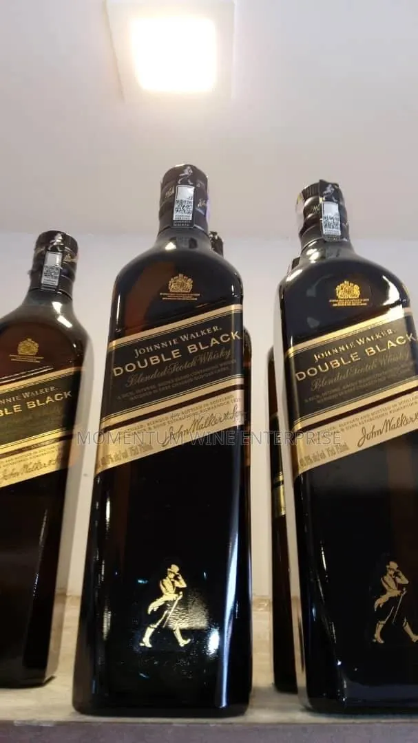 Johnnie Walker Double Black Blended Scotch Whisky 75cl · Photo 1