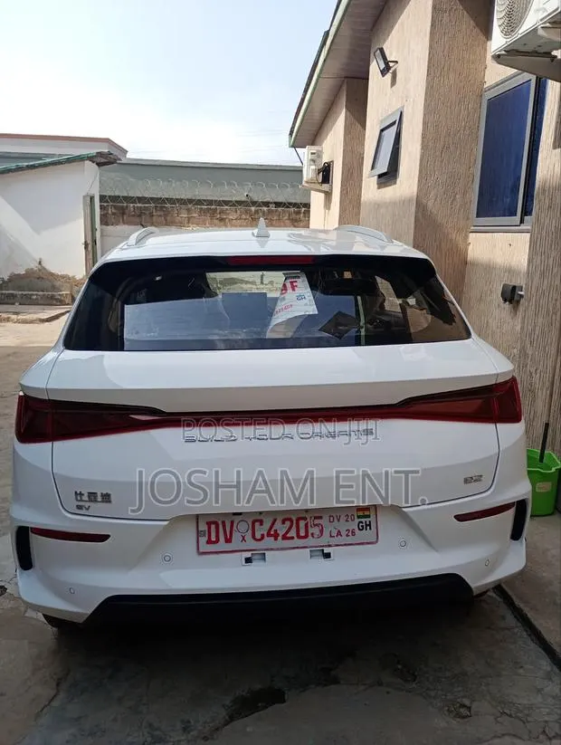 New BYD E2 43 kWh 94 hp FWD 2025 White · Photo 1