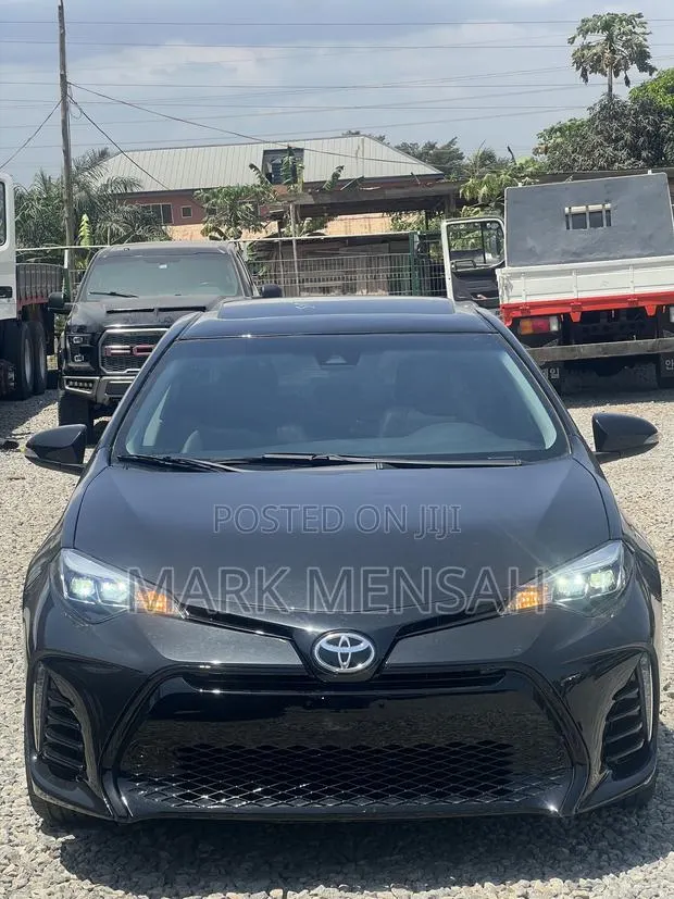 Toyota Corolla 2018 Black · Photo 1