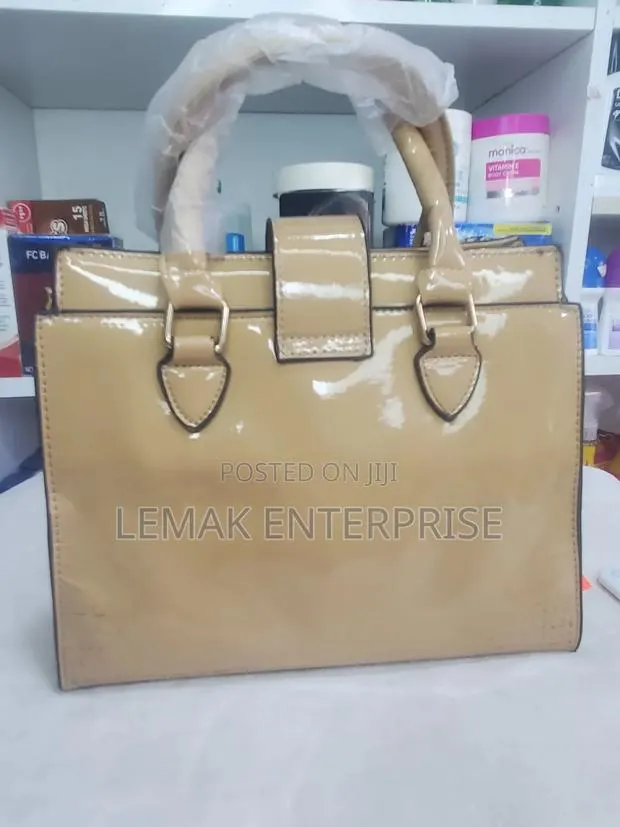 Beige Embossed Patent Leather Top-Handle Handbag With Scarf. · Photo 3
