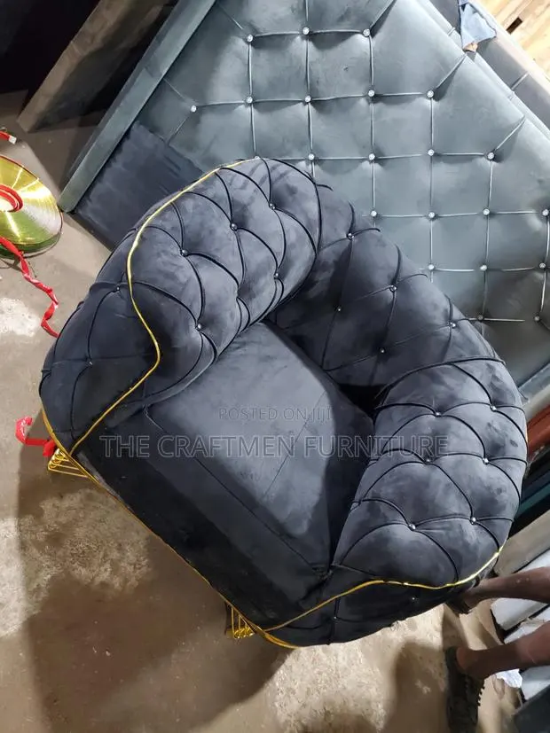 Luxury Single Sofa · Photo 1