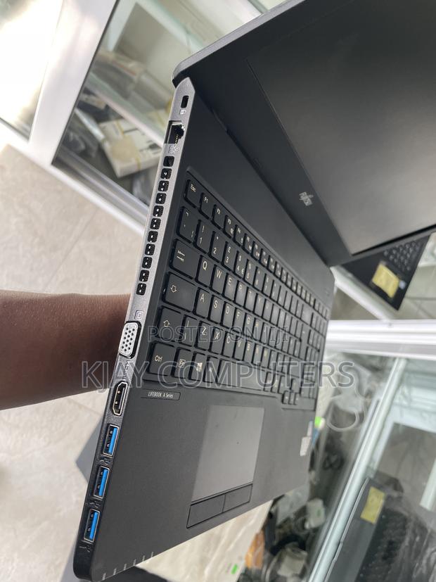 Laptop Fujitsu Lifebook A1220 8GB Intel Core i3 HDD 500GB · Photo 1