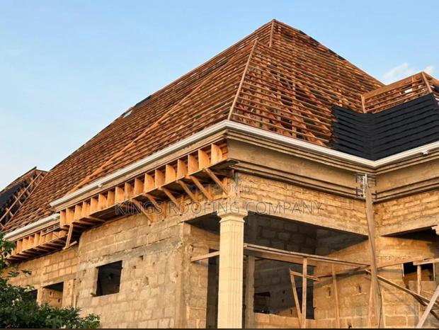 Woodwork Structure and Concrete Parapet · Photo 1