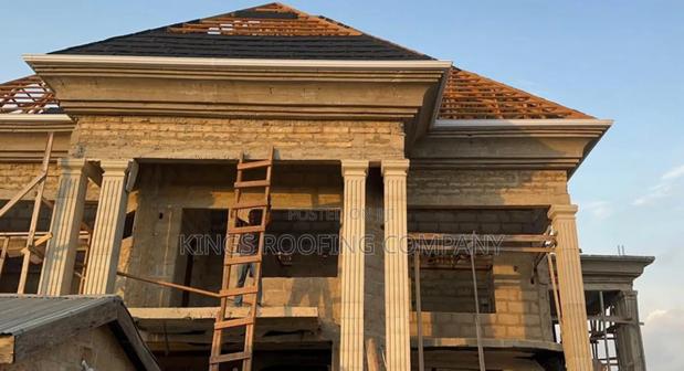 Woodwork Structure and Concrete Parapet · Photo 2