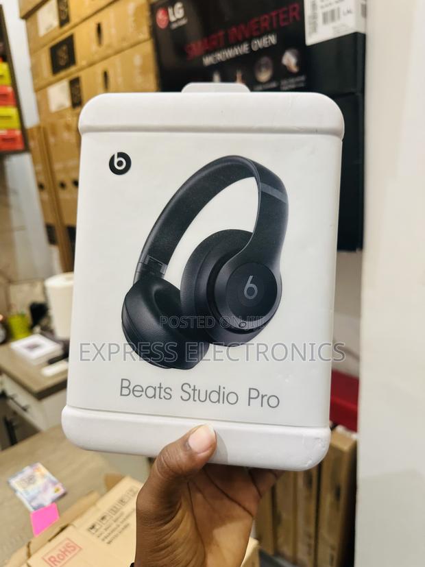 Foreign Standard Beats Studio Pro · Photo 1