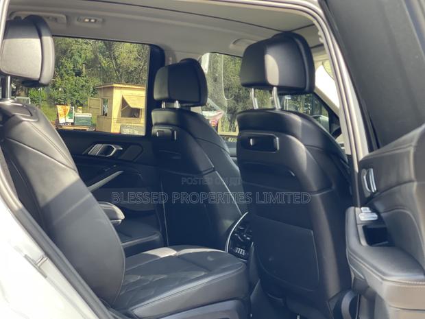 BMW X7 xDrive40i 2023 White · Photo 7