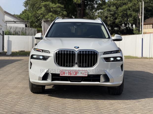 BMW X7 xDrive40i 2023 White · Photo 2